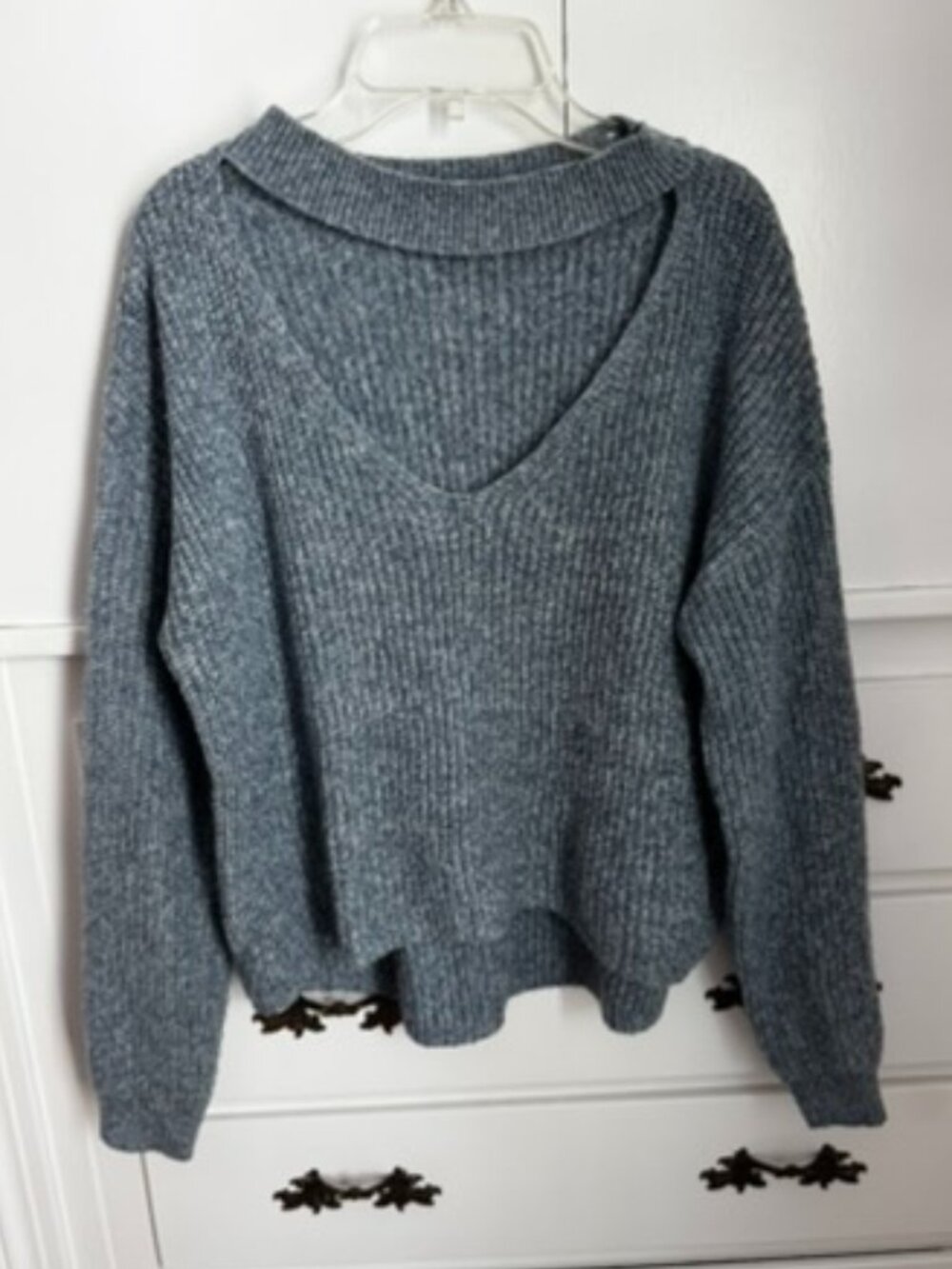 Dusty blue cutout v-neck sweater - Small